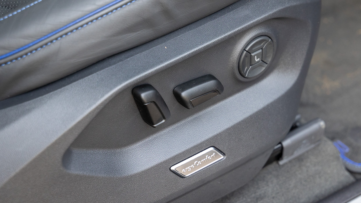 Volkswagen Touareg R 2024 interior seat buttons