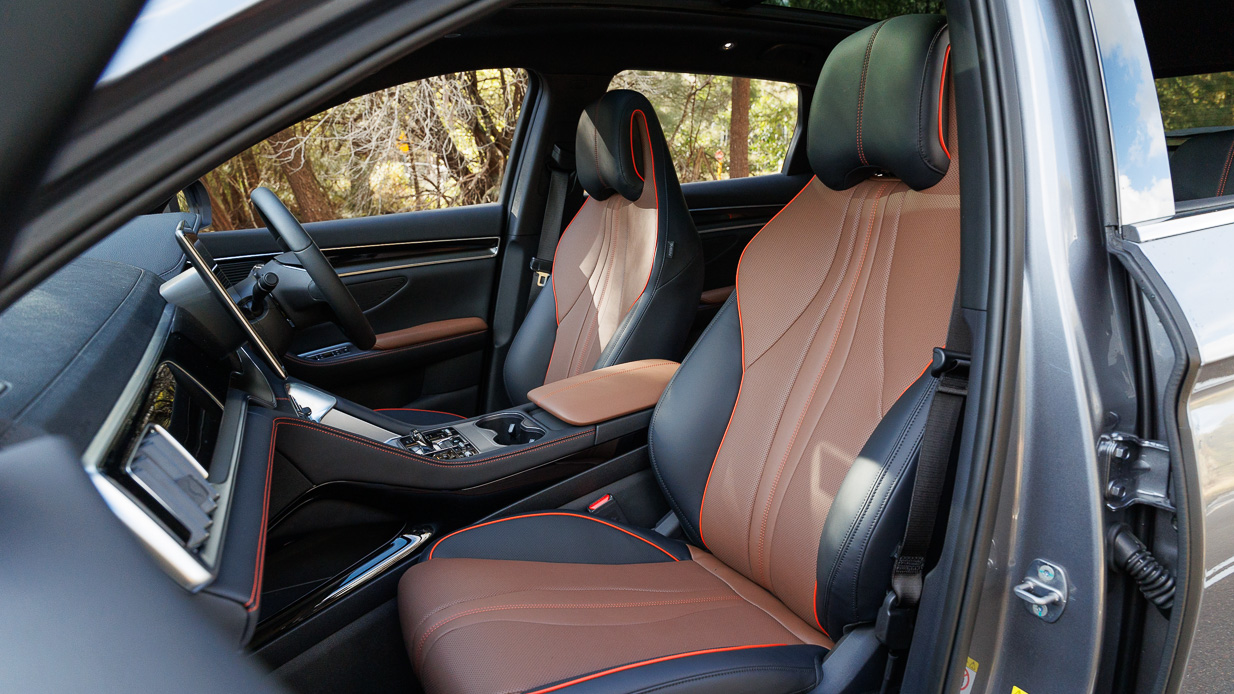 2024 BYD Sealion 6 interior front seats