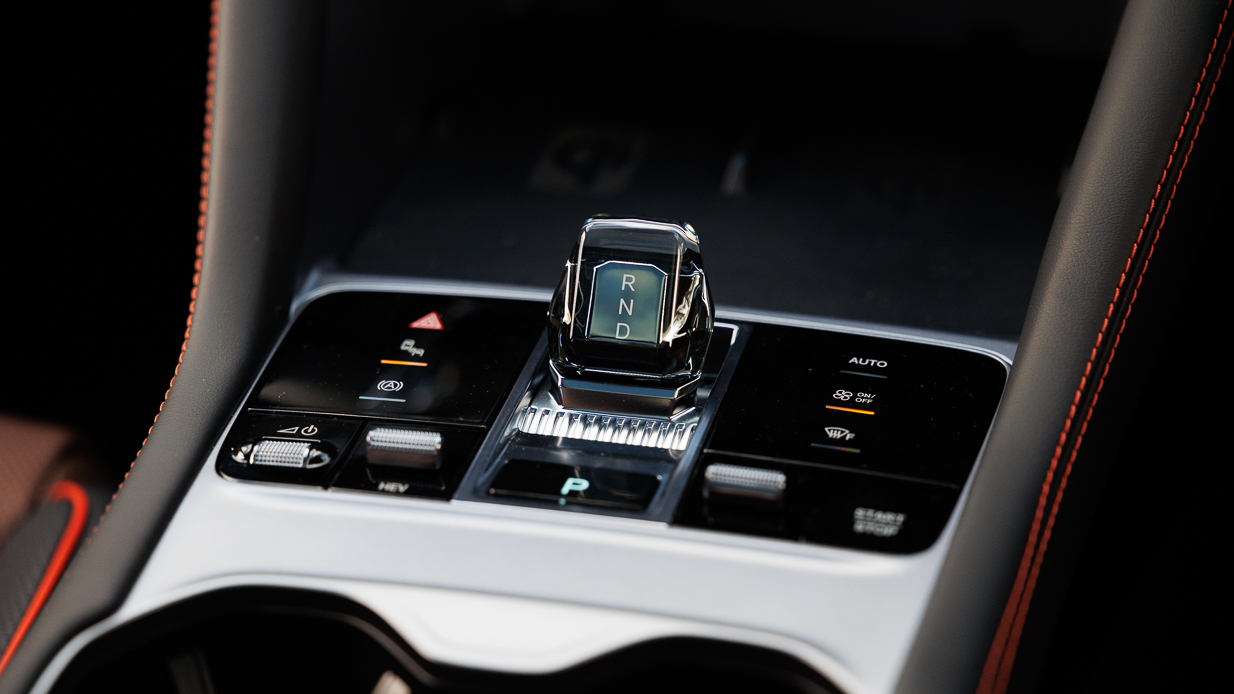 2024 BYD Sealion 6 interior drive selector