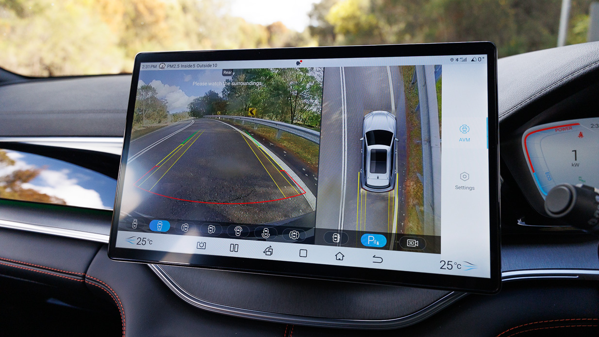 2024 BYD Sealion 6 interior centre touchscreen