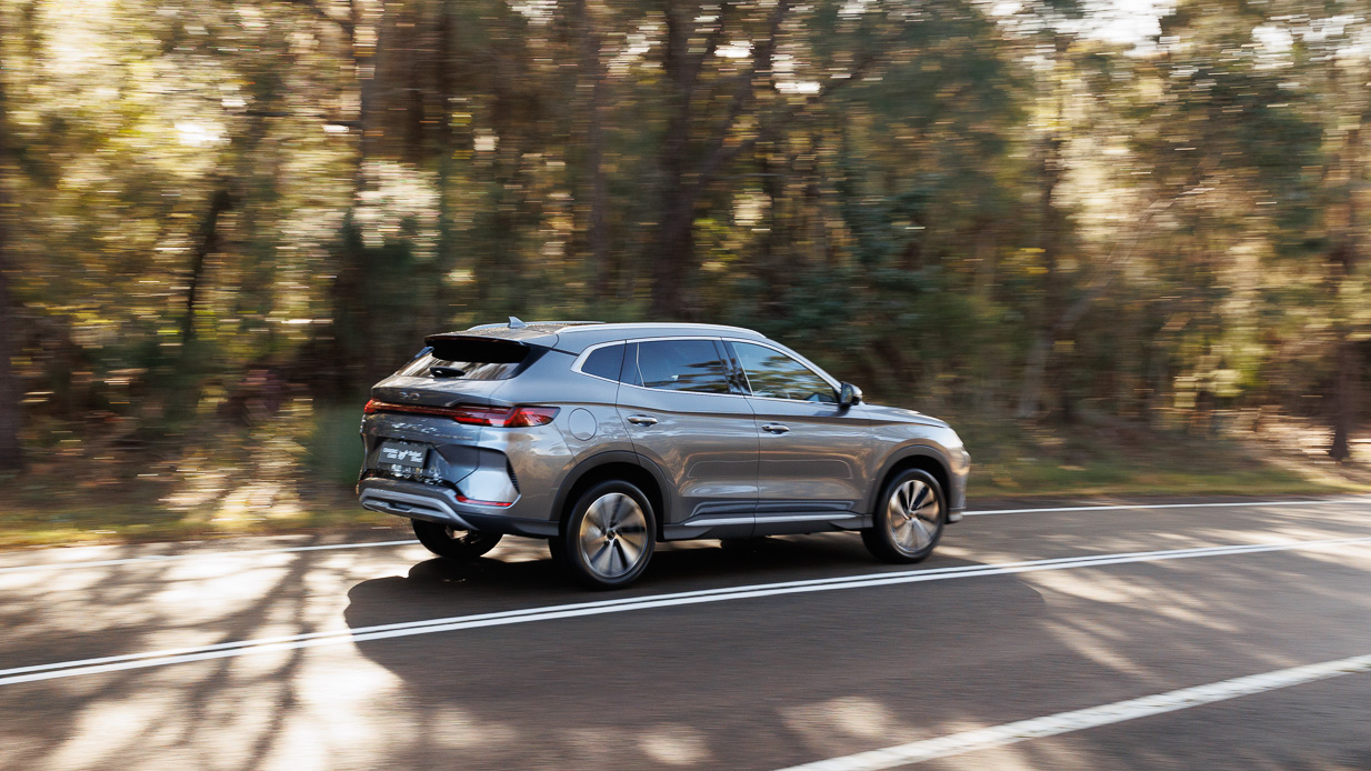 2024 BYD Sealion 6 passing shot