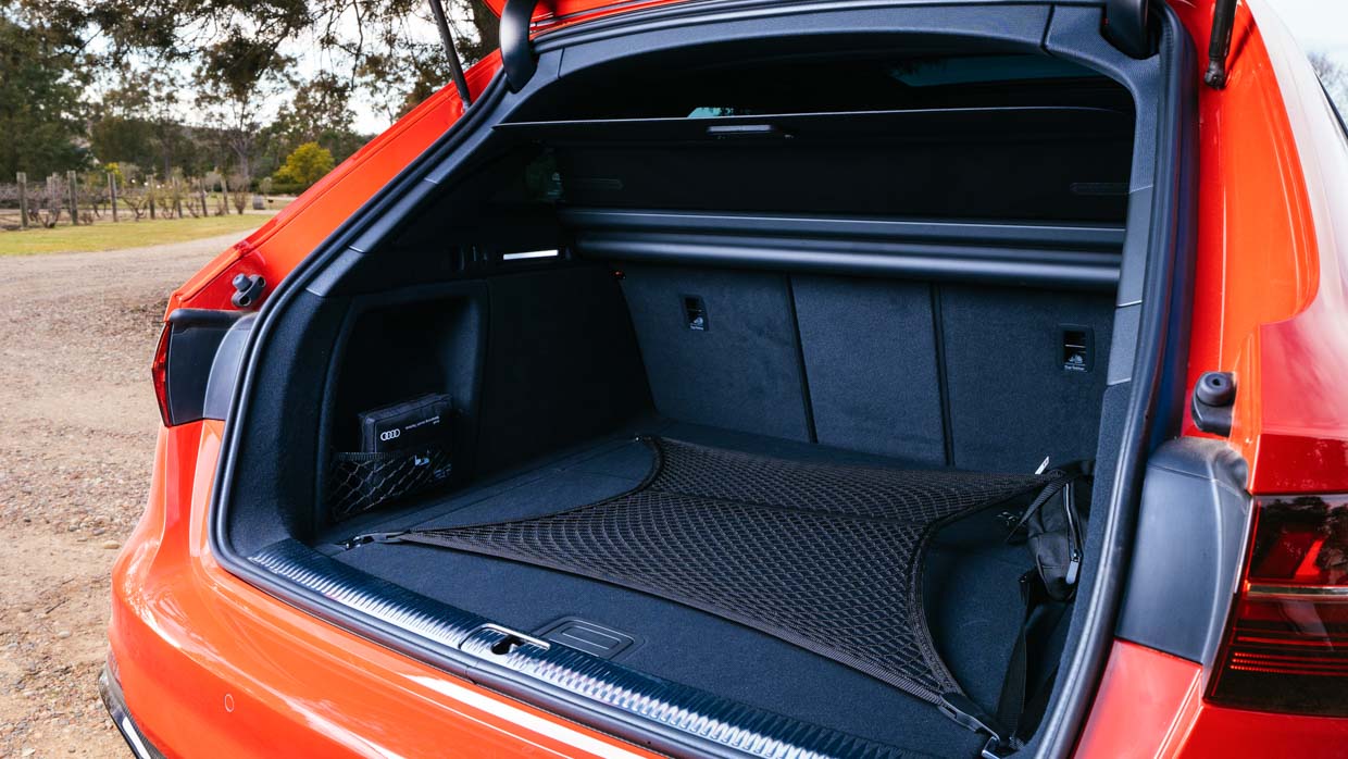Audi RS4 Avant 2024 boot