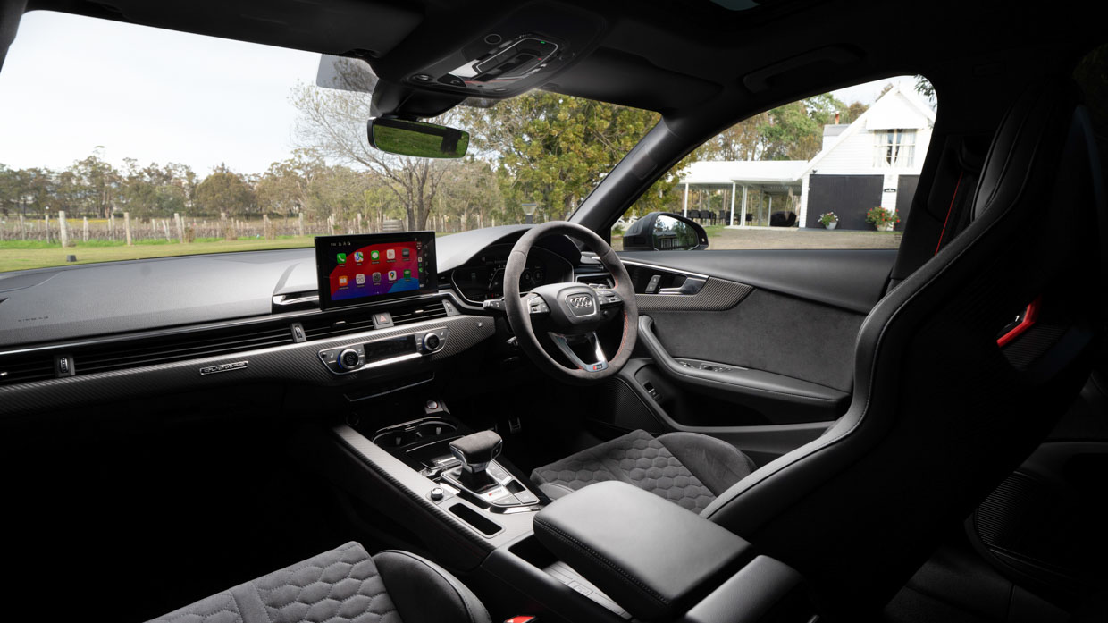 Audi RS4 Avant 2024 interior