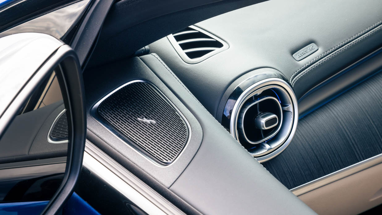 Mercedes-AMG CLE 300 2024 stereo