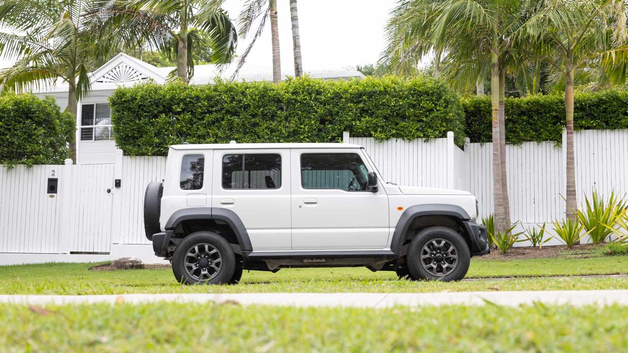 Suzuki Jimny XL 2024 side street 2