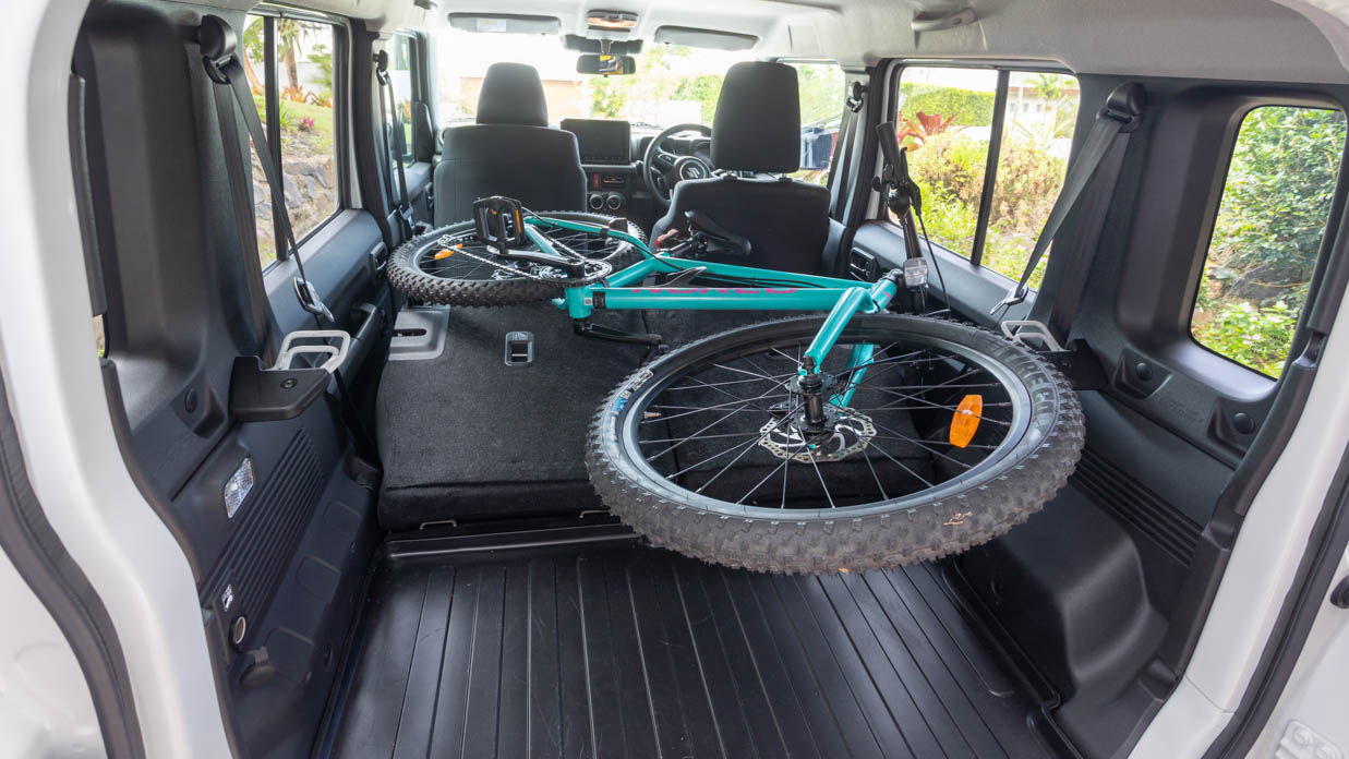 Suzuki Jimny XL 2024 boot bike