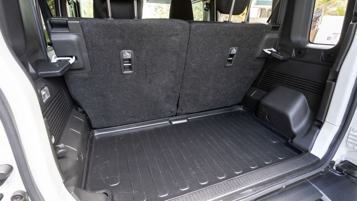 Suzuki Jimny XL 2024 boot