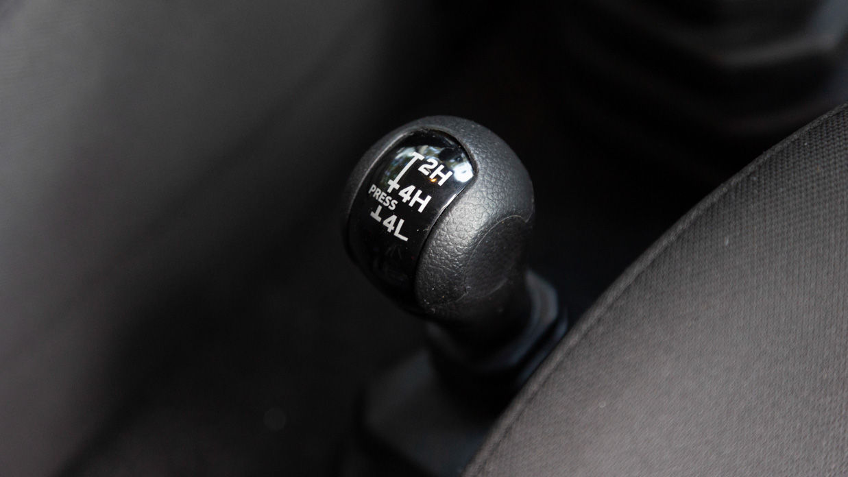 Suzuki Jimny XL 2024 interior shifter 2