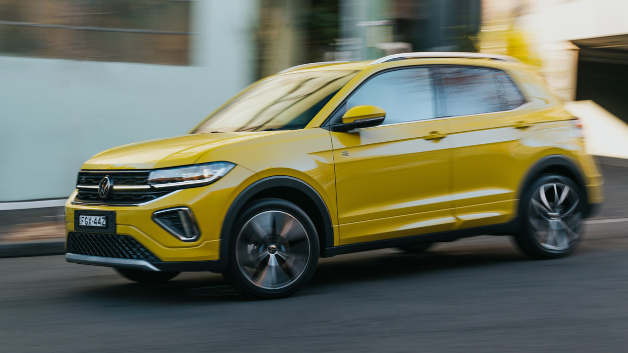 Volkswagen T-Cross 2024 R-line driving