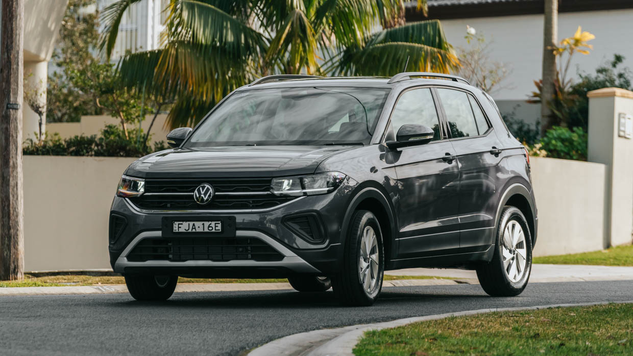 Volkswagen T-Cross 2024 Life driving front