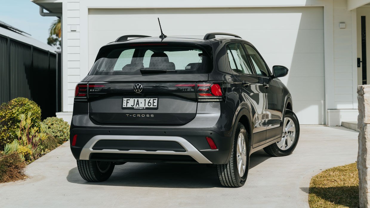 Volkswagen T-Cross 2024 Life rear 3/4