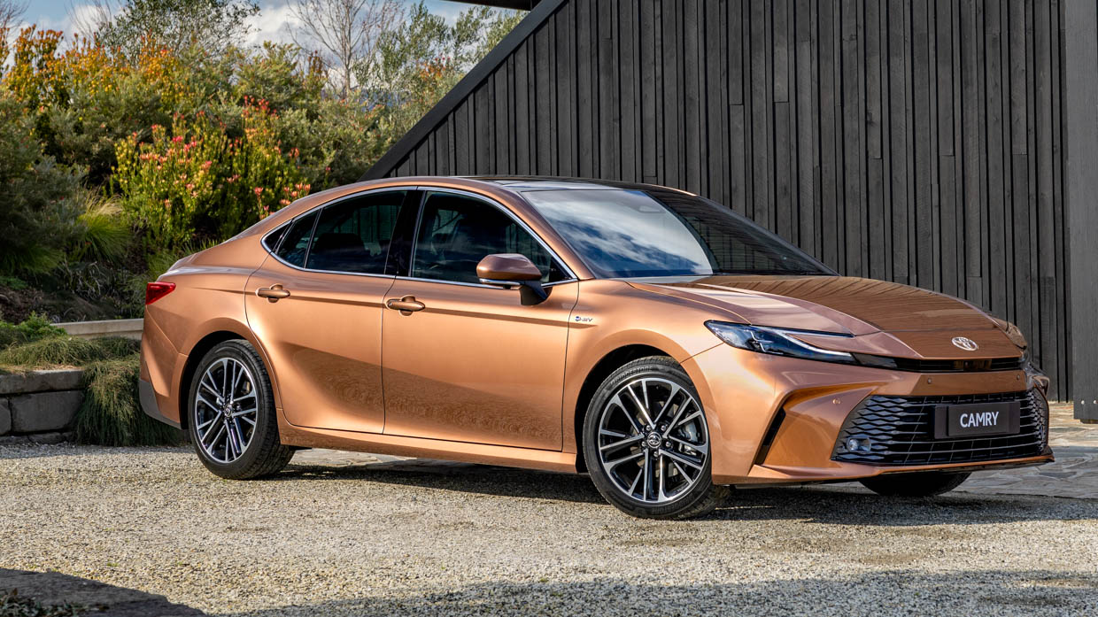 2024 Toyota Camry SL entrance 3/4 static