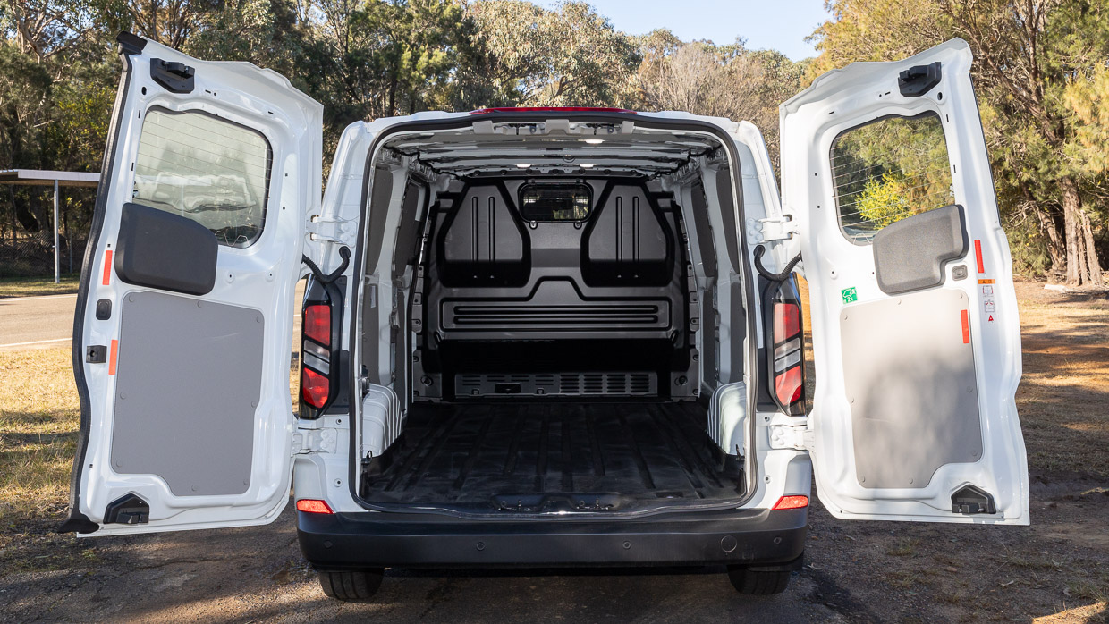 Ford Transit Custom Trend 2024 load area 2