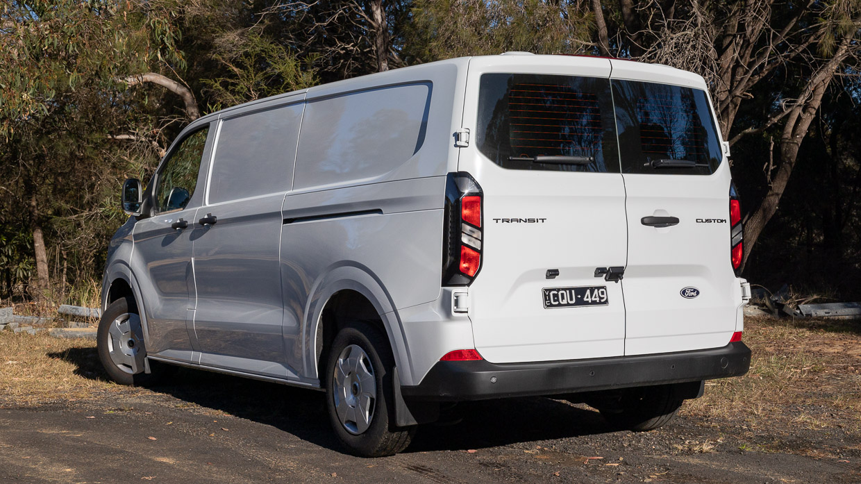 Ford Transit Custom Trend 2024 rear 3/4