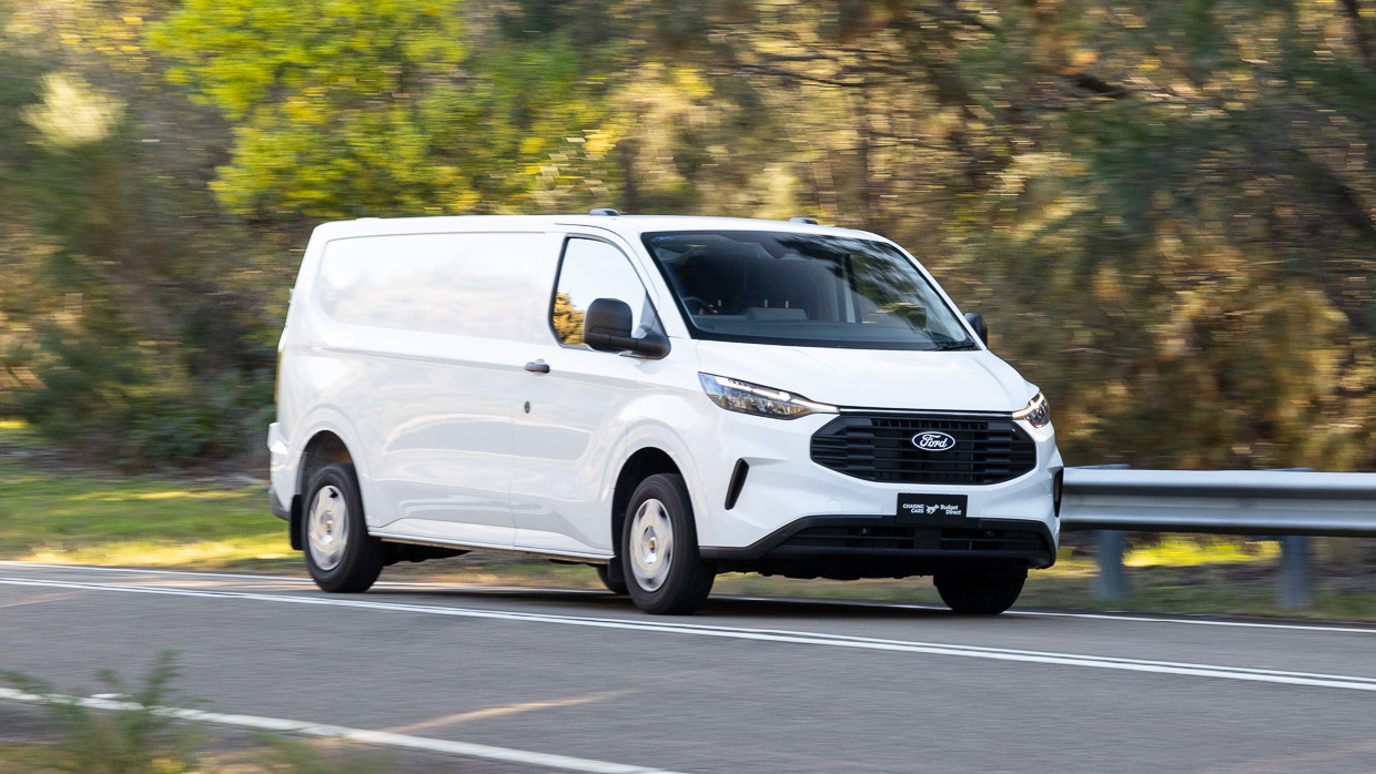 Ford Transit Custom Trend 2024 driving front 4