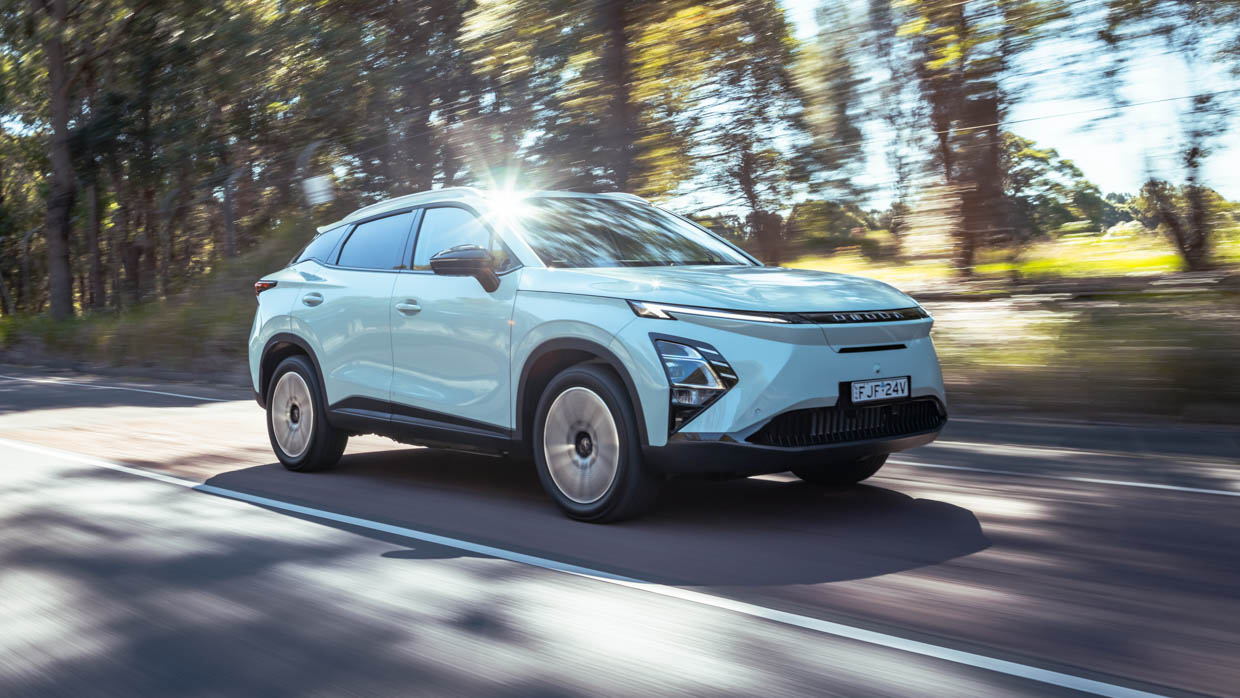 Chery Omoda E5 2024 driving highway