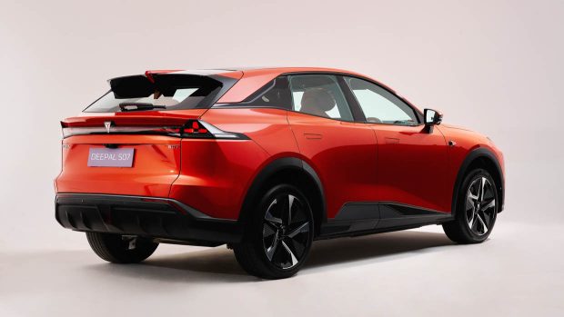 2024 Deepal S07 SUV rear 3/4 studio shot