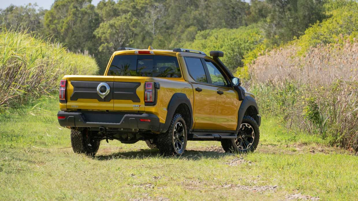 GWM Cannon Alpha PHEV 2024 rear 3/4 2