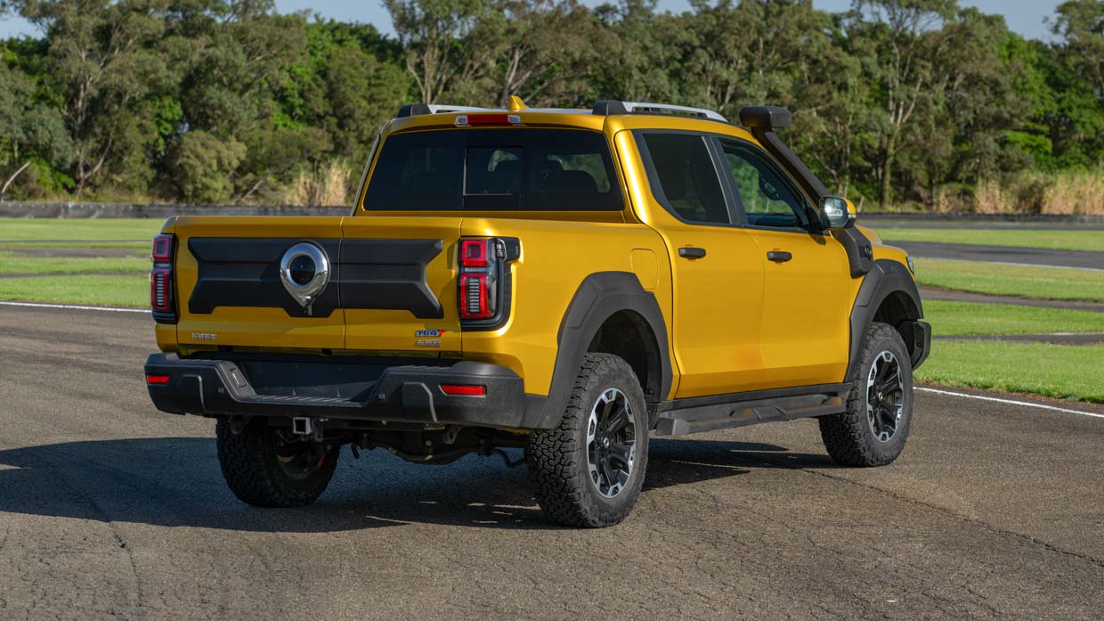 GWM Cannon Alpha PHEV 2024 rear 3/4