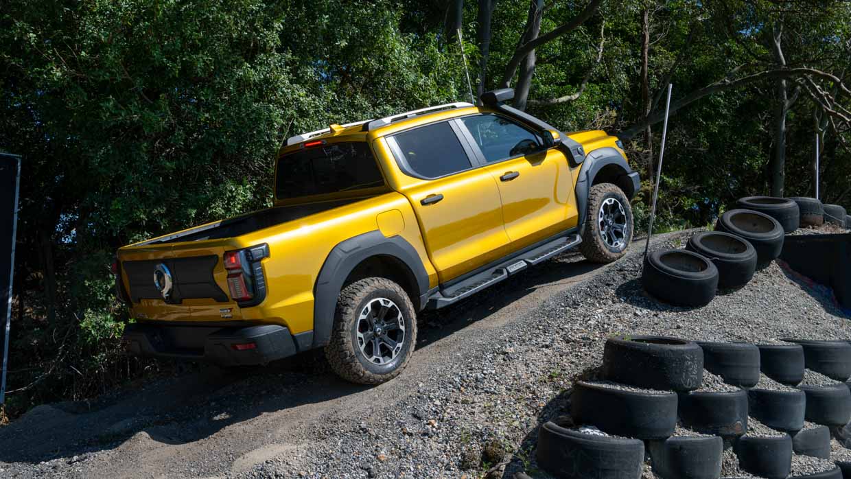 GWM Cannon Alpha PHEV 2024 off road rear