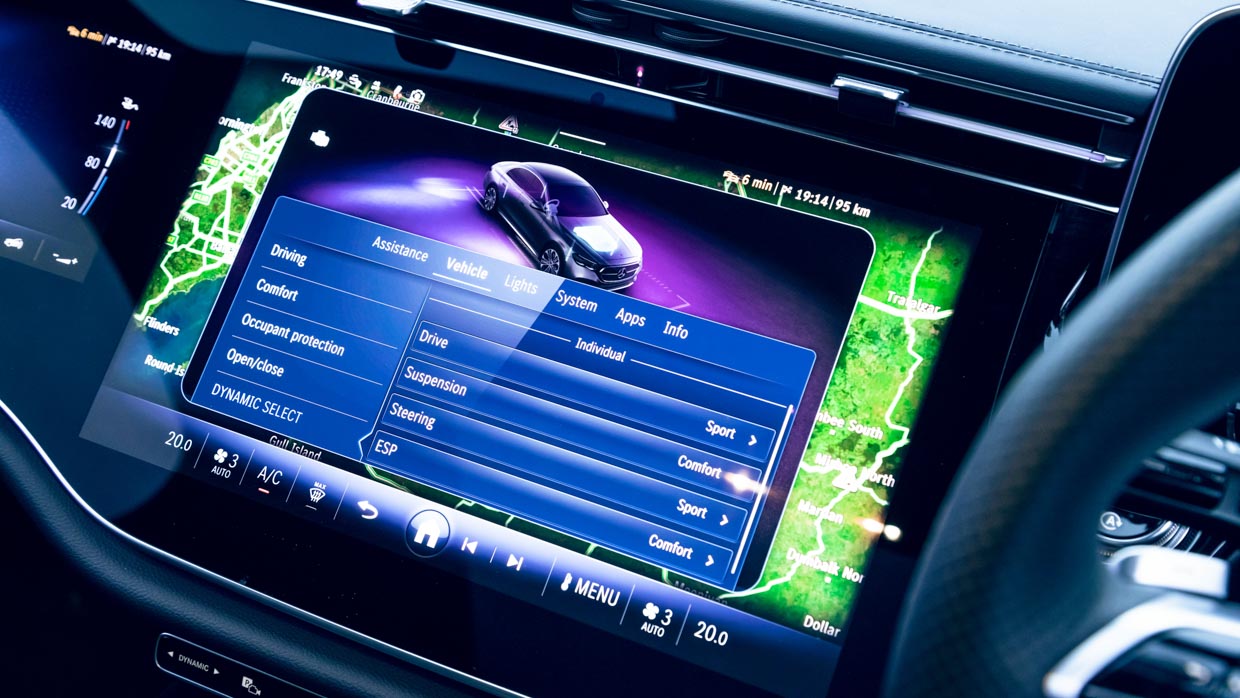 Mercedes-Benz E300 2024 screen