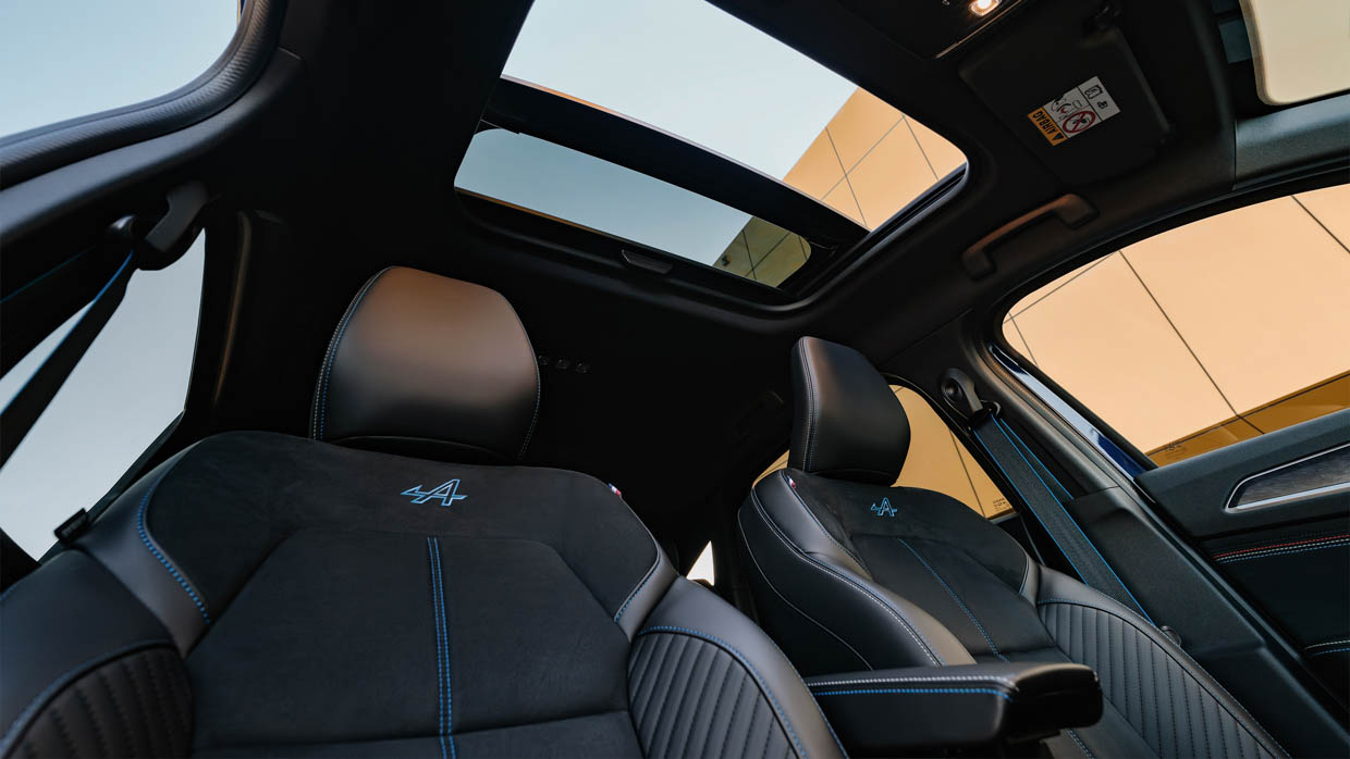 2024 Renault Arkana Esprit Alpine interior sunroof open
