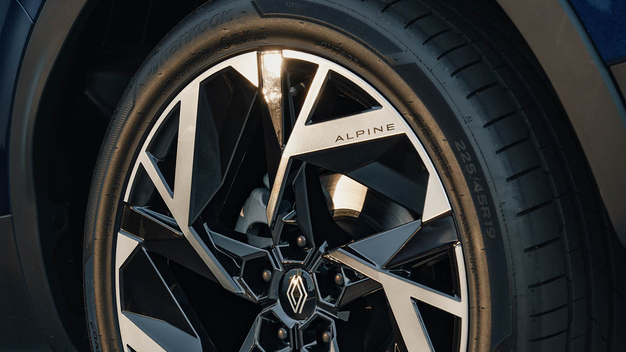 2024 Renault Arkana Esprit Alpine alloy wheel design