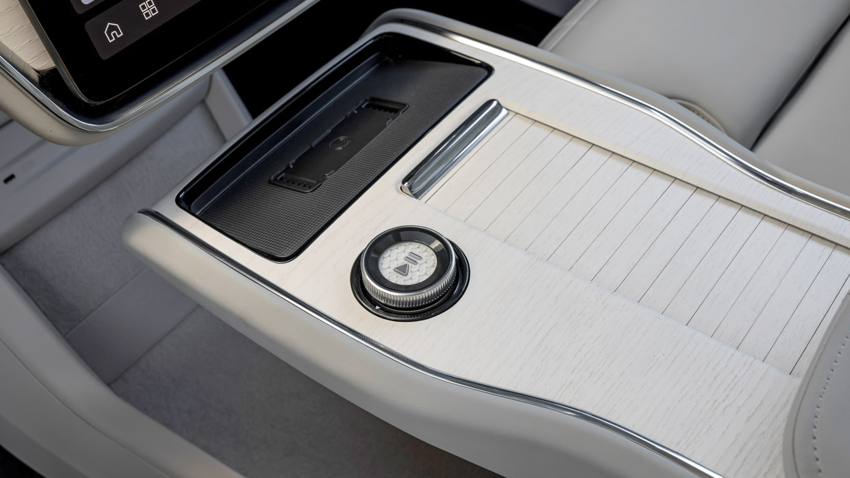 Volvo EX90 2024 interior detail