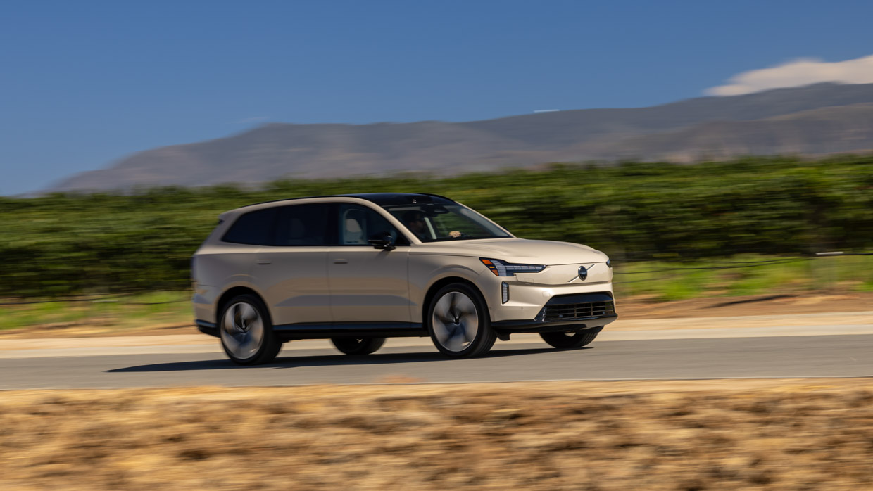 Volvo EX90 2024 driving countryside