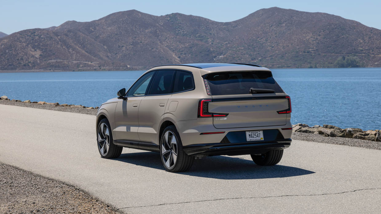 Volvo EX90 2024 rear 3/4