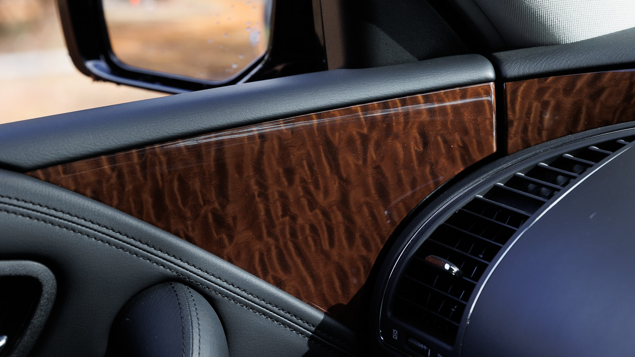 2024 Nissan Patrol Ti-L interior wood-like door trim