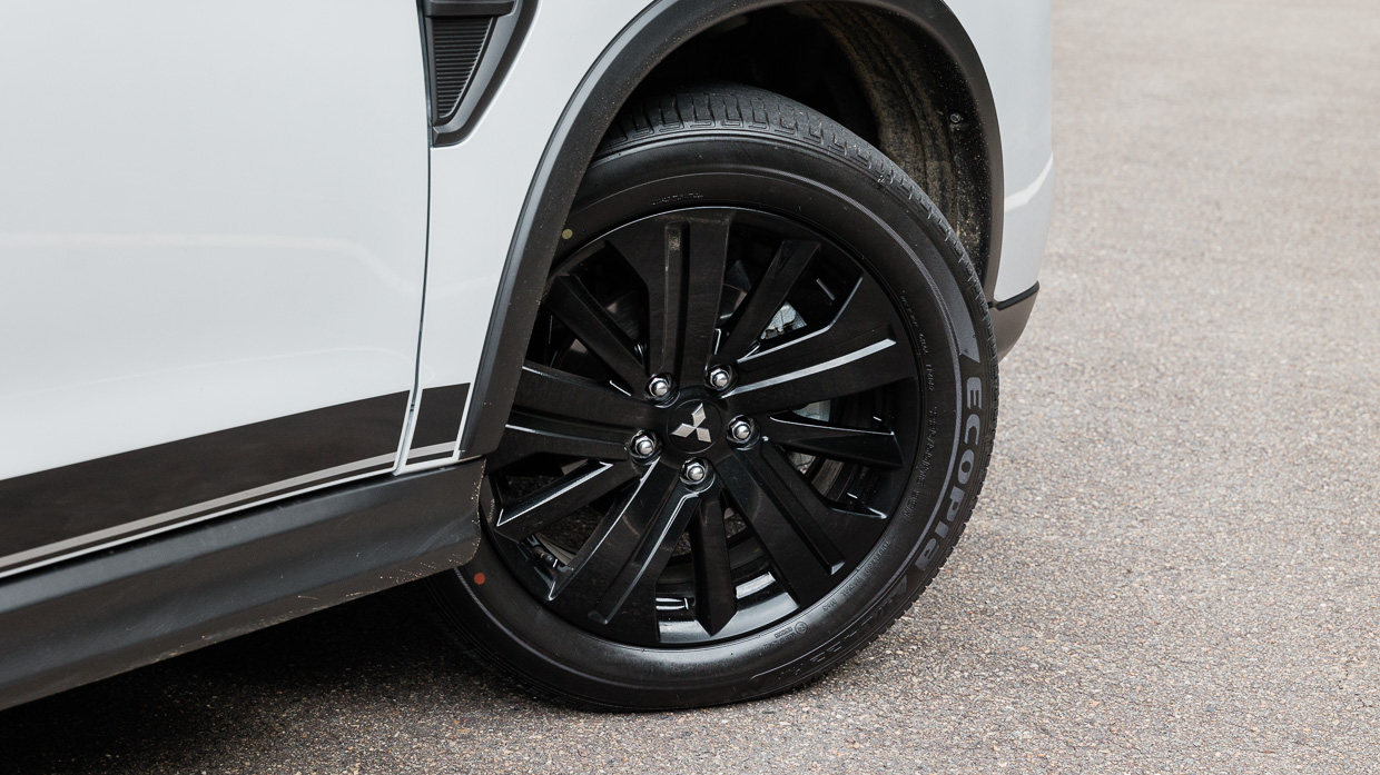2024 Mitsubishi ASX Street Pack alloy wheel design black