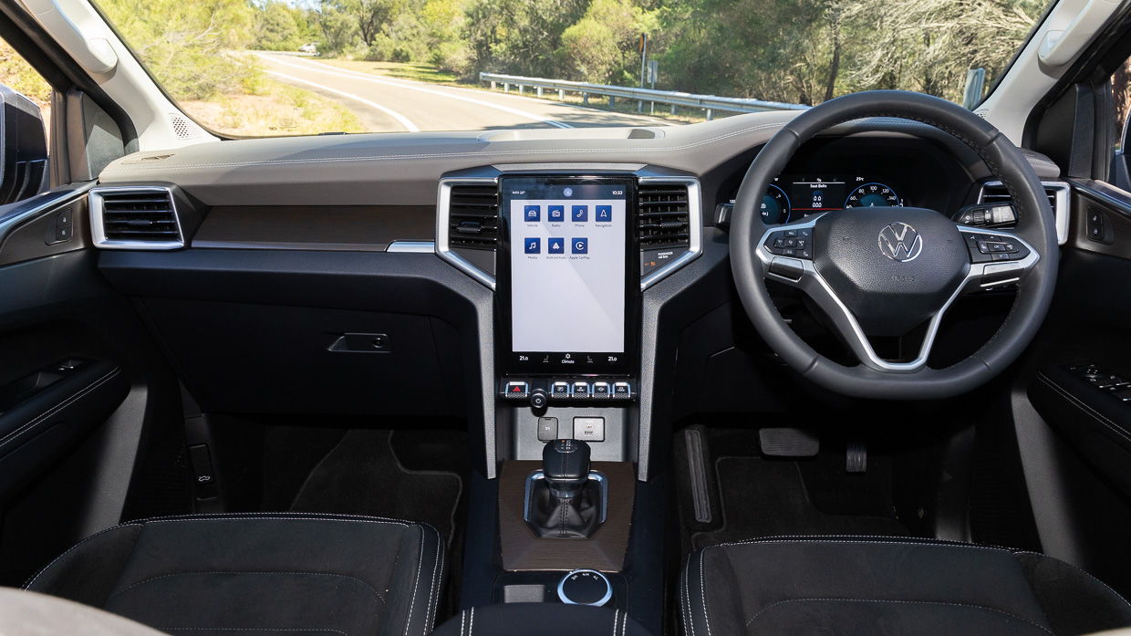 2024 Volkswagen Amarok Style TDI500 interior front seat wide