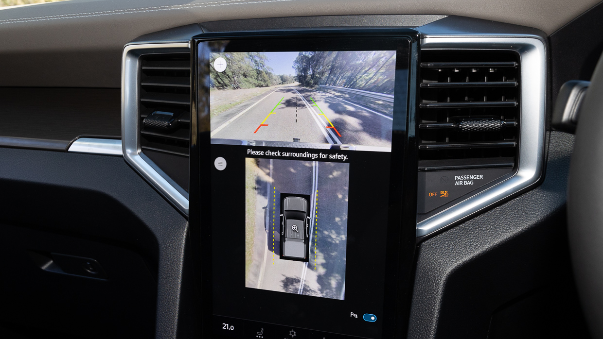 2024 Volkswagen Amarok Style TDI500 touchscreen reversing camera