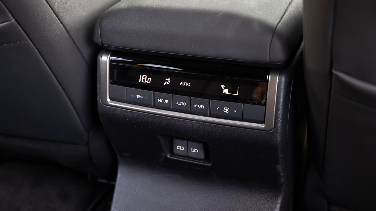 2024 Lexus GX550 Overtrail interior rear climate controls