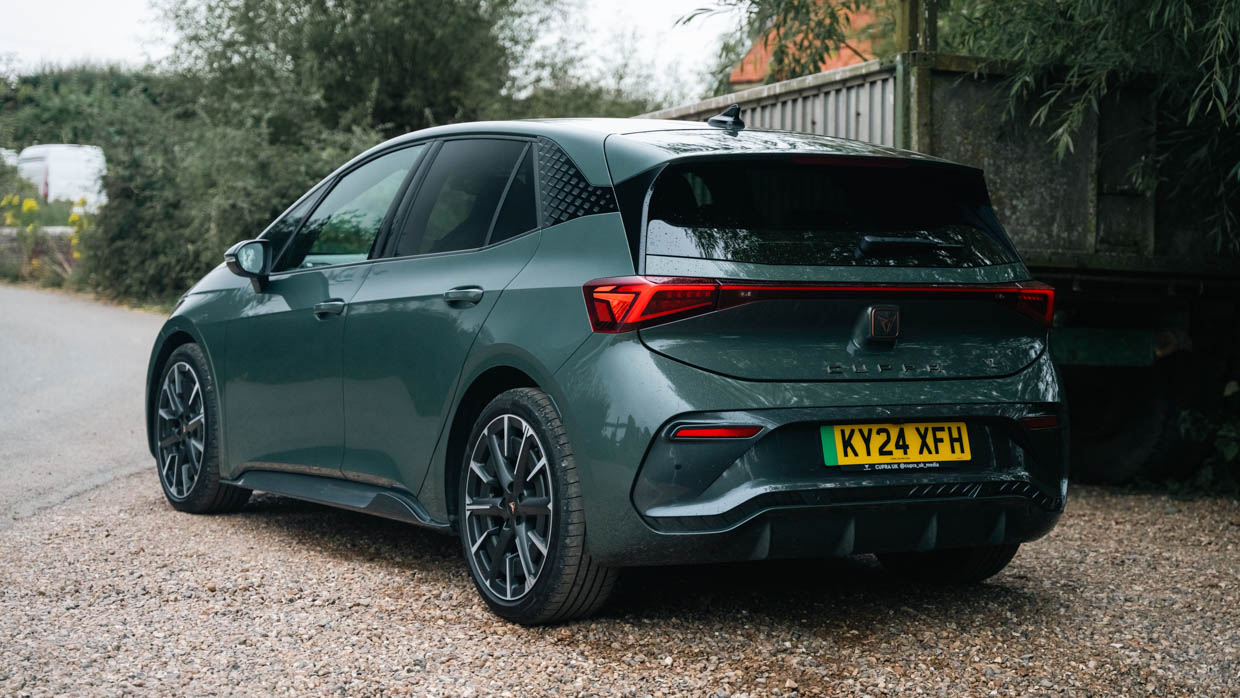 2024 Cupra Born VZ rear 3/4 static shot
