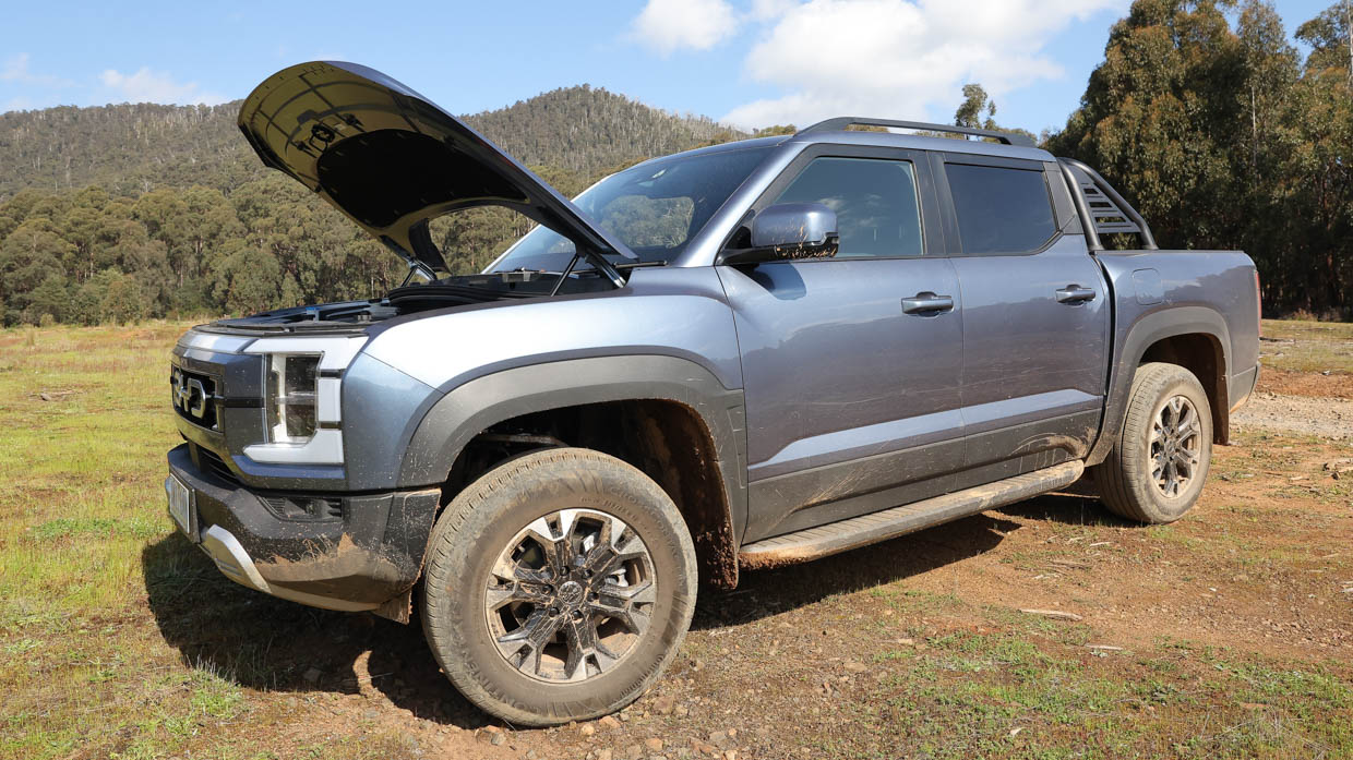 2025 BYD Shark 6 front 3/4 bonnet up