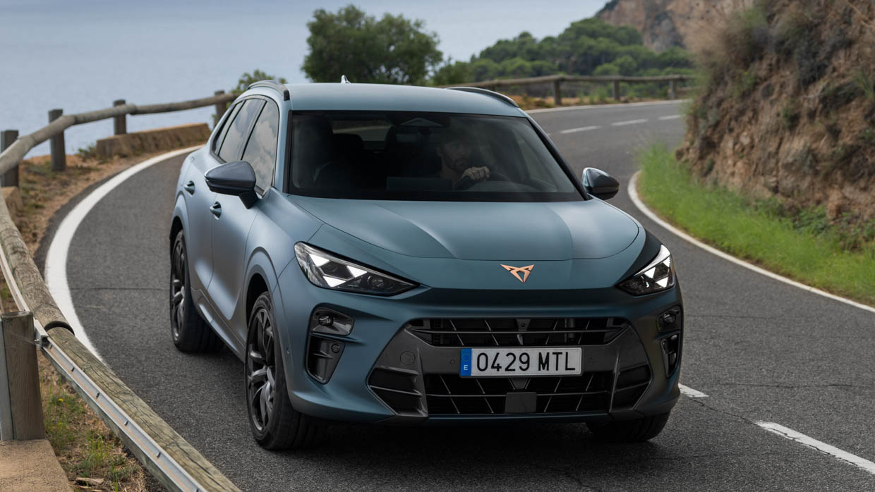 2025 Cupra Terramar front 3/4 angle static water