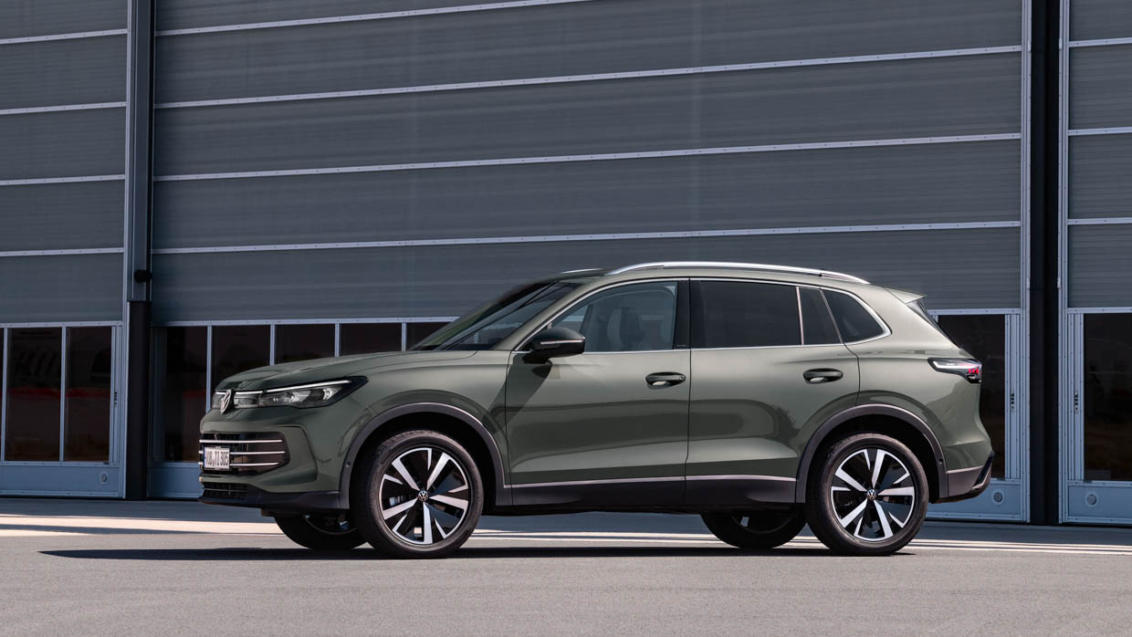 2025 Volkswagen Tiguan base side angle
