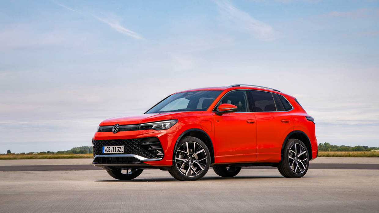 2025 Volkswagen Tiguan R Line red front angle low