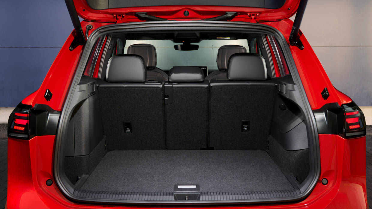 2025 Volkswagen Tiguan R Line boot space tailgate open