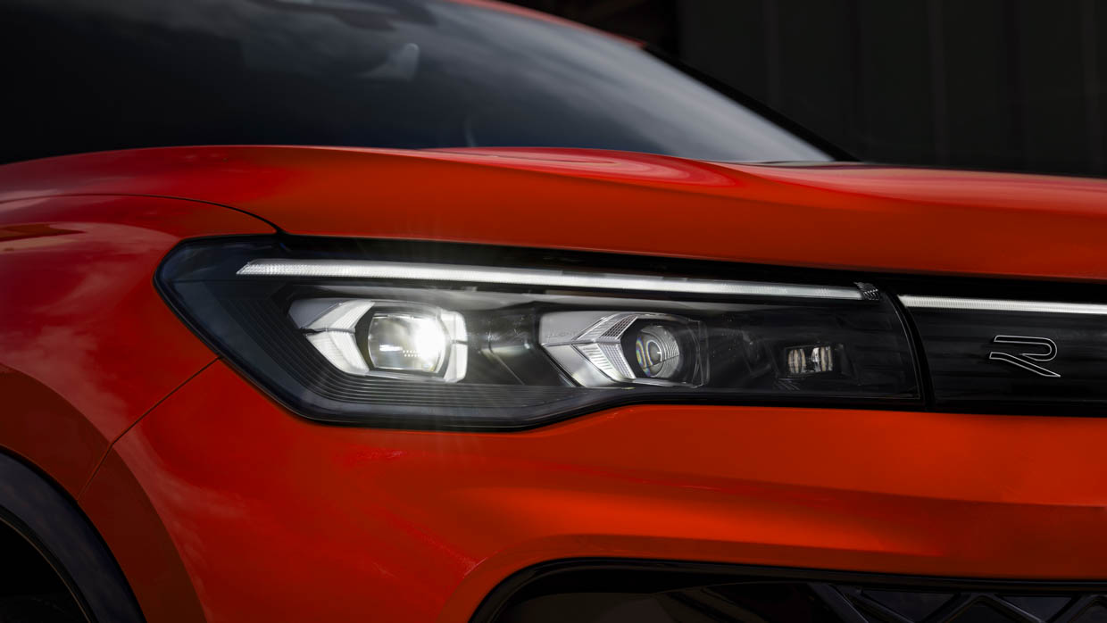 2025 Volkswagen Tiguan R Line headlights