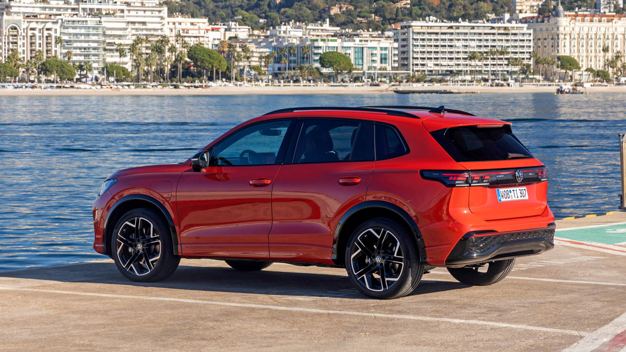 Volkswagen Tiguan 2025 review Chasing Cars