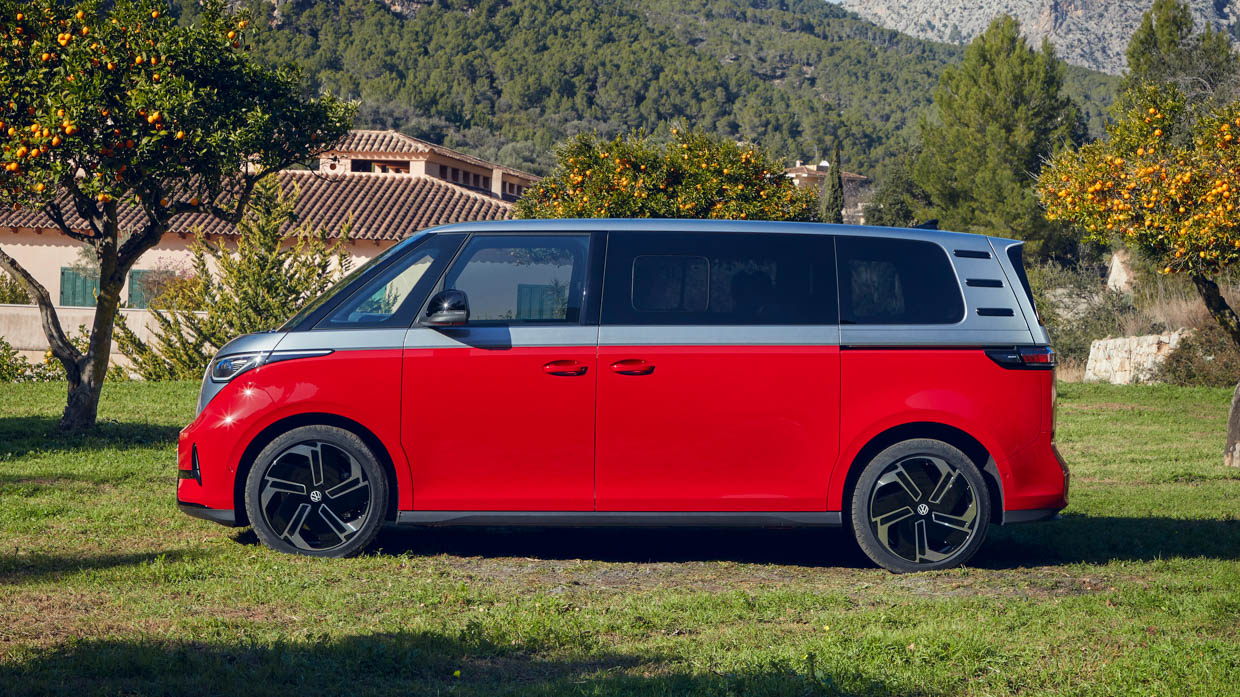 2025 Volkswagen ID Buzz GTX side angle profile static