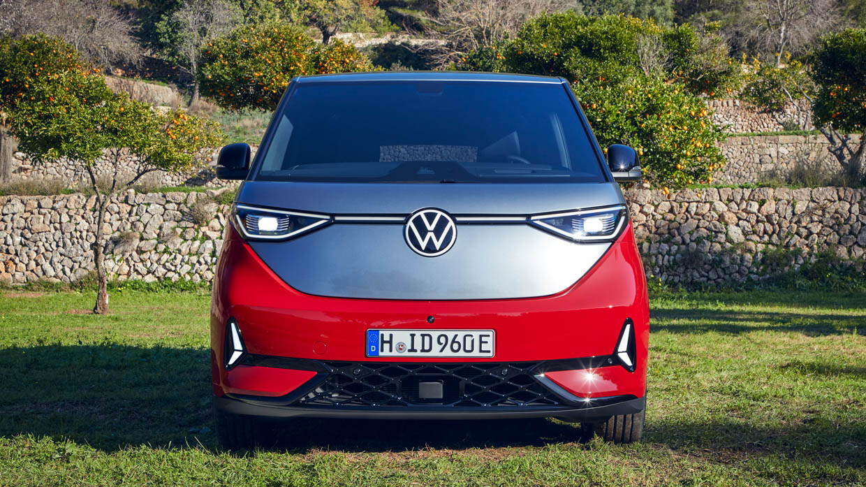 2025 Volkswagen ID Buzz GTX front angle static