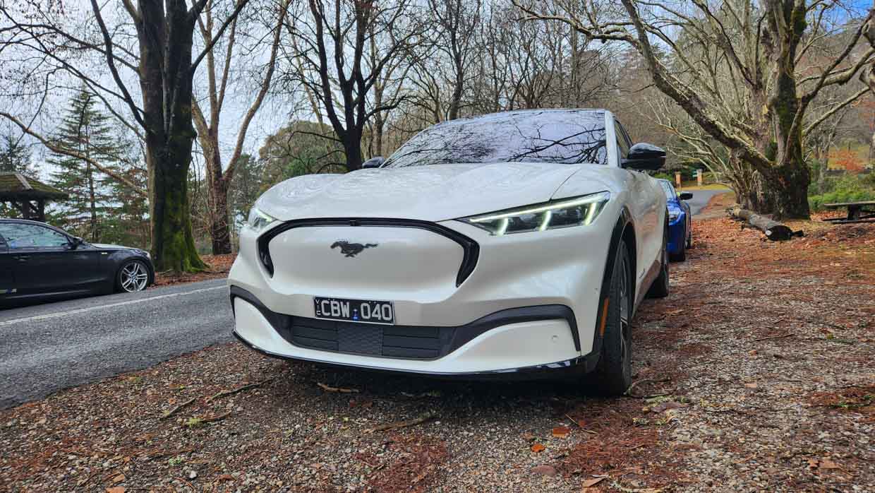 Ford Mustang Mach-E Premium 2024 phone