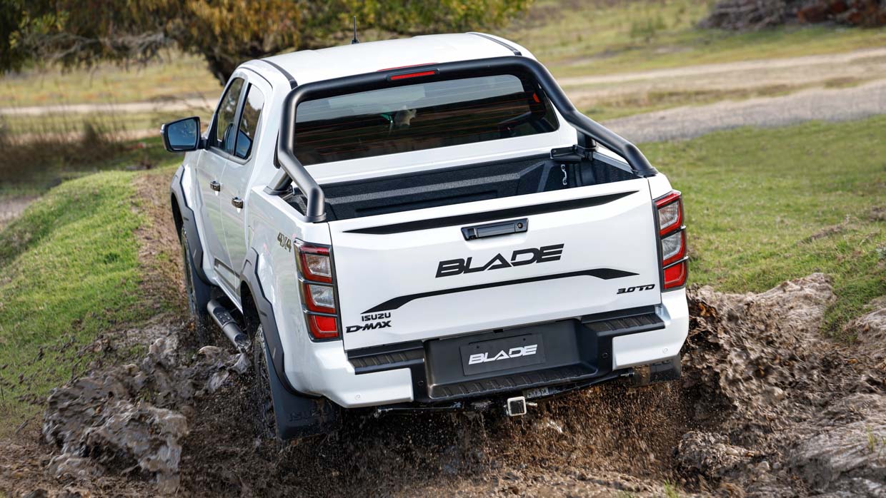 Isuzu D-Max Blade 2025 mud rear