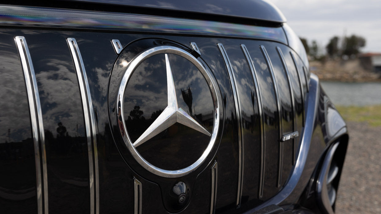 Mercedes-AMG EQE 53 SUV 2025 front badge