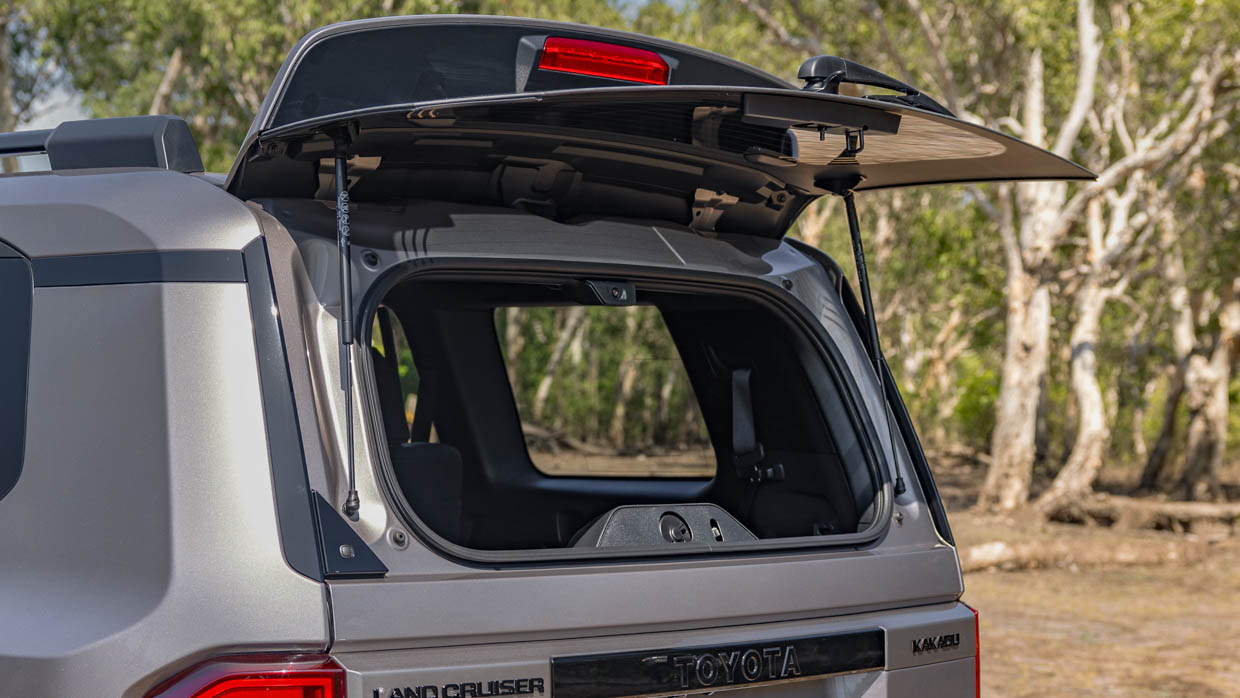 2025 Toyota LandCruiser Prado Kakadu split window