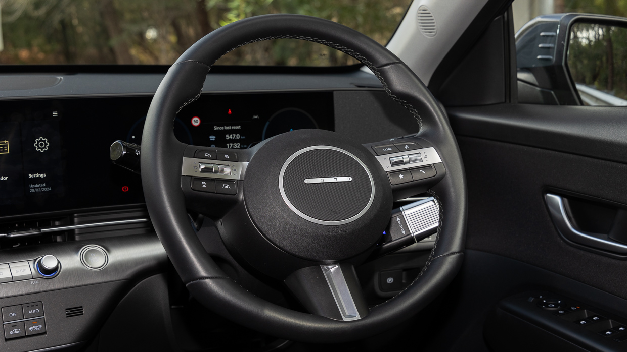 Hyundai Kona Electric 2024 steering wheel
